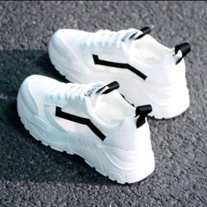 Sepatu Sneakers Wanita Tali Simpel Kulit Casual Putih Shoes